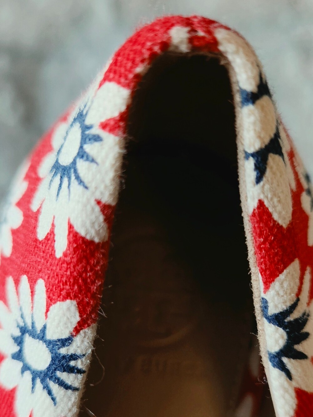 Tory Burch Red Daisy Espadrille Wedges with Navy Centers and Bow - Picture 4 of 6